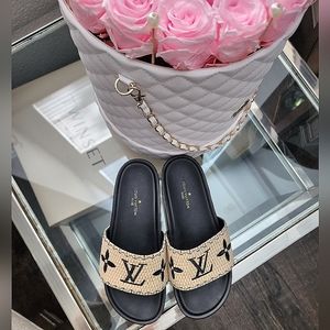 LV LEATHER AND RAFFIA SANDALS - SIZE 39 - EUC